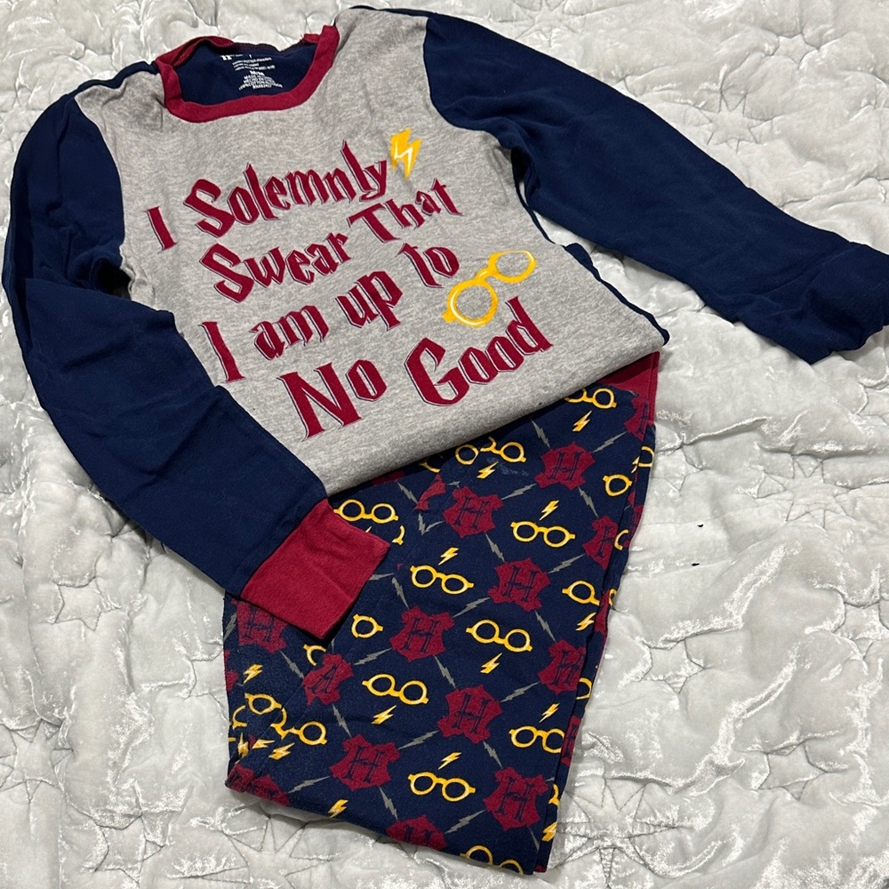 Warner Bros. Navy and Gray Mischief Pajama Set
